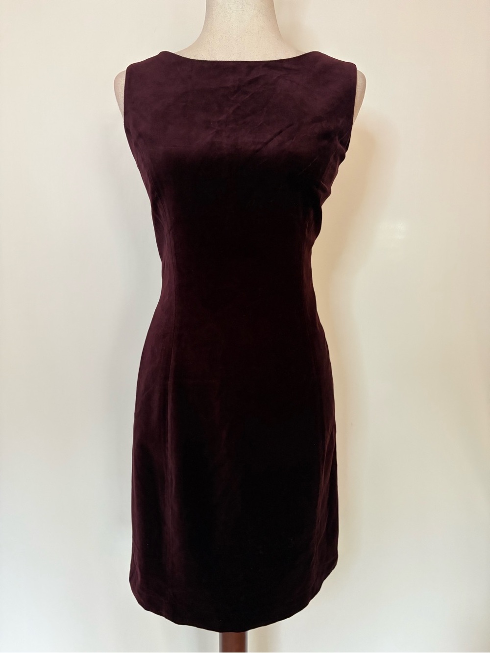 The Gap Gorgeous Vintage 90s Velvet Sleeveless Sheath Dress in Deep Plum Size 10
